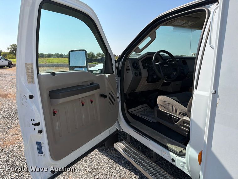 image for item EW8883 2010 Ford F550 Super Duty utility / service truck