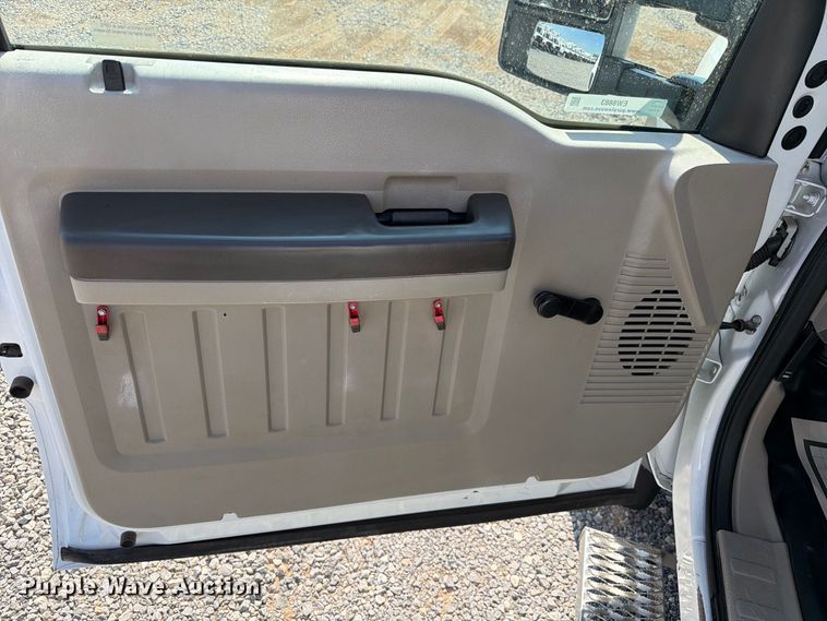 image for item EW8883 2010 Ford F550 Super Duty utility / service truck