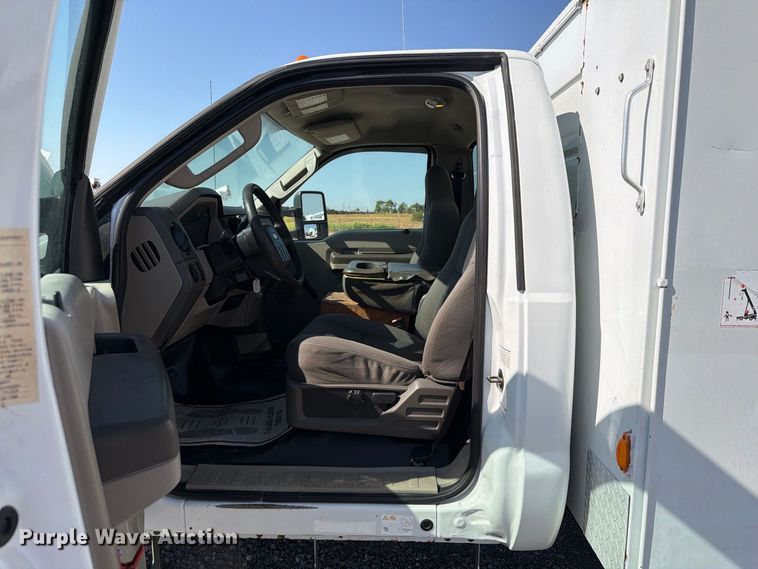 image for item EW8883 2010 Ford F550 Super Duty utility / service truck