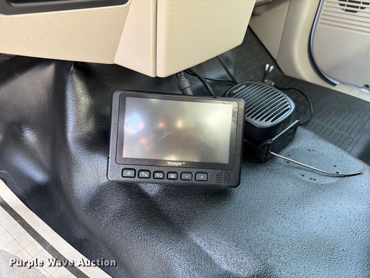 image for item EW8883 2010 Ford F550 Super Duty utility / service truck