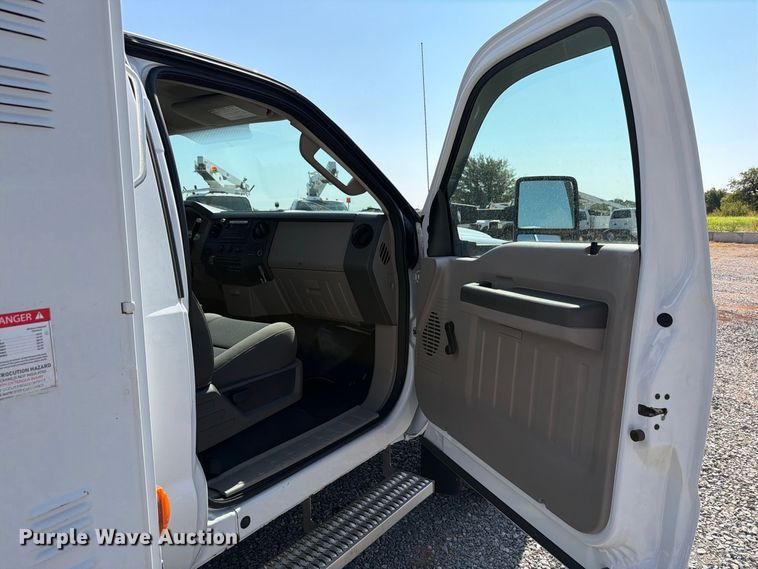 image for item EW8883 2010 Ford F550 Super Duty utility / service truck