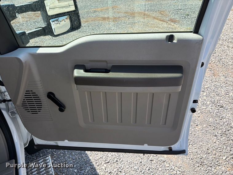 image for item EW8883 2010 Ford F550 Super Duty utility / service truck