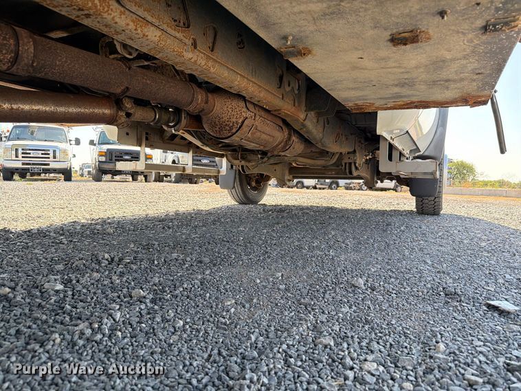 image for item EW8883 2010 Ford F550 Super Duty utility / service truck