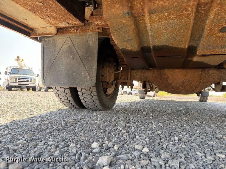image for item EW8883 2010 Ford F550 Super Duty utility / service truck