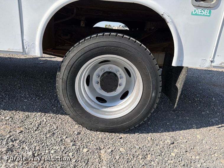 image for item EW8883 2010 Ford F550 Super Duty utility / service truck