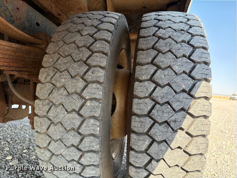 image for item EW8883 2010 Ford F550 Super Duty utility / service truck