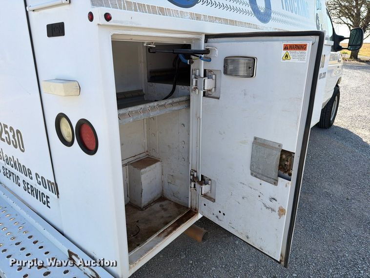 image for item EW8921 2015 Ford Econoline E350 utility van