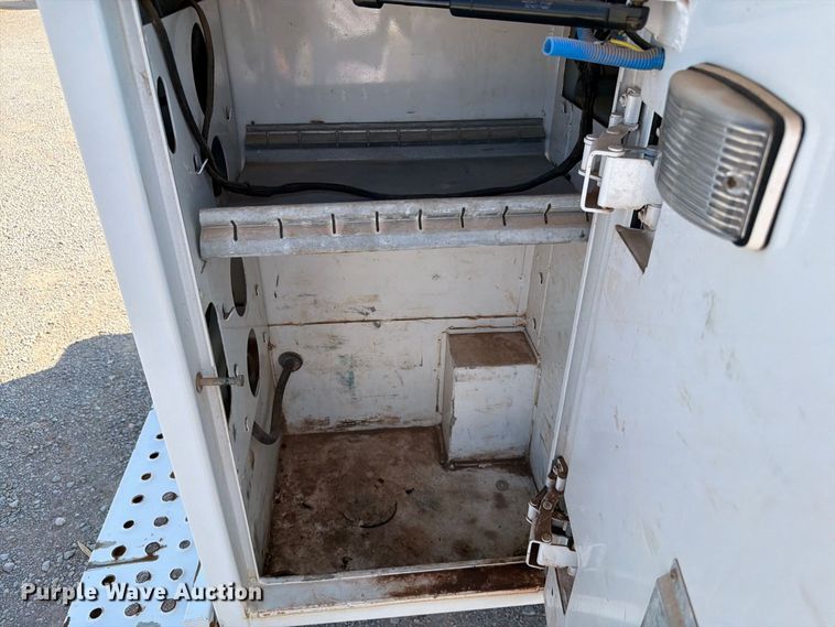 image for item EW8921 2015 Ford Econoline E350 utility van