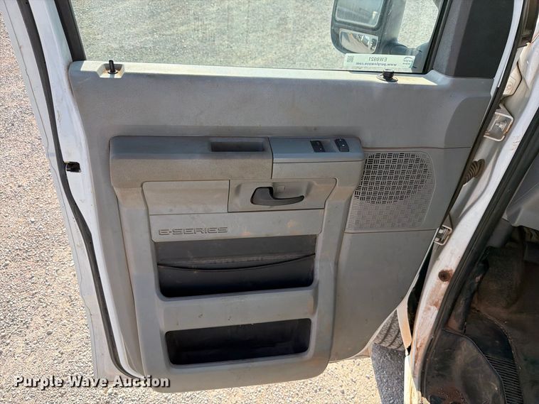 image for item EW8921 2015 Ford Econoline E350 utility van