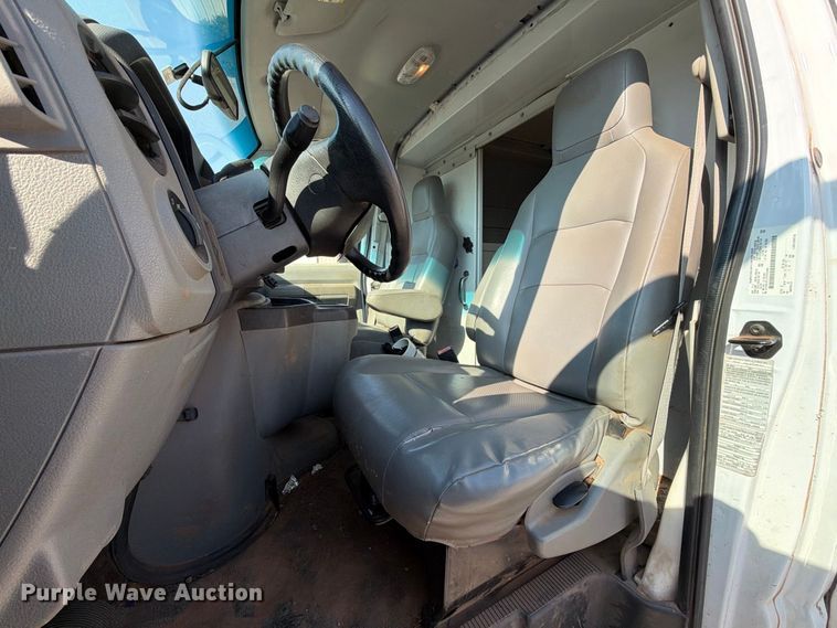 image for item EW8921 2015 Ford Econoline E350 utility van