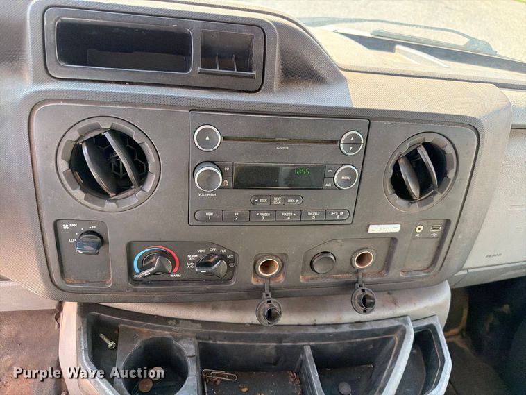 image for item EW8921 2015 Ford Econoline E350 utility van