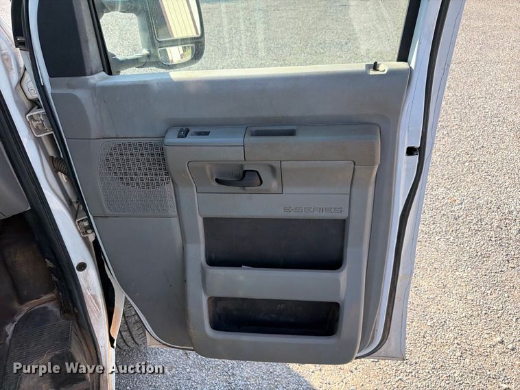 image for item EW8921 2015 Ford Econoline E350 utility van