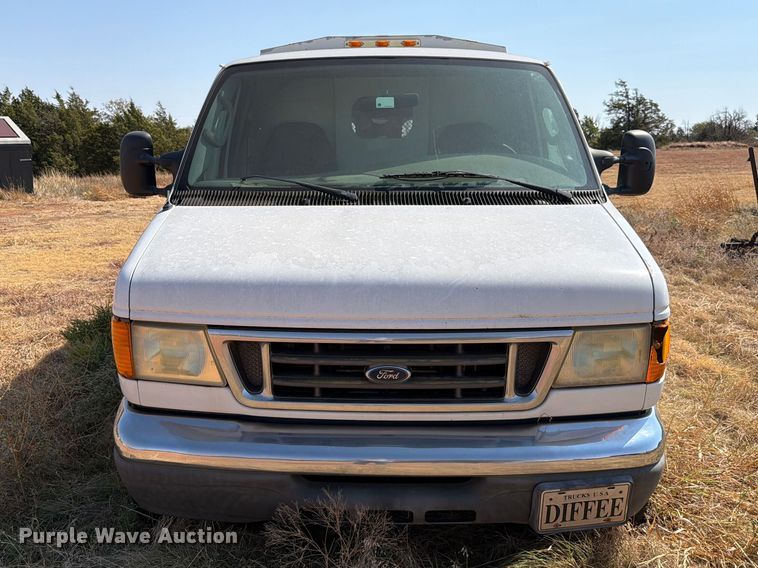 image for item EW8926 2006 Ford Econoline E350 utility van
