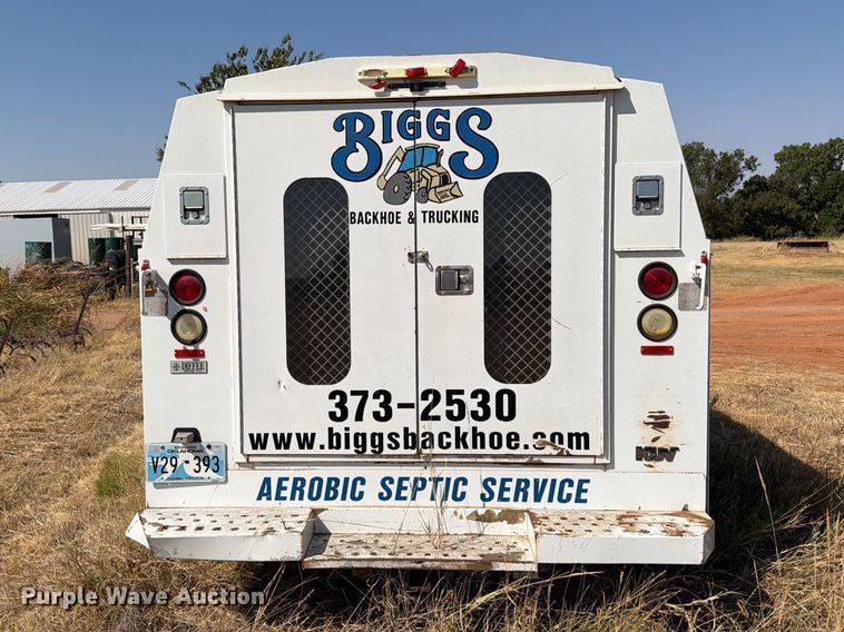 image for item EW8926 2006 Ford Econoline E350 utility van
