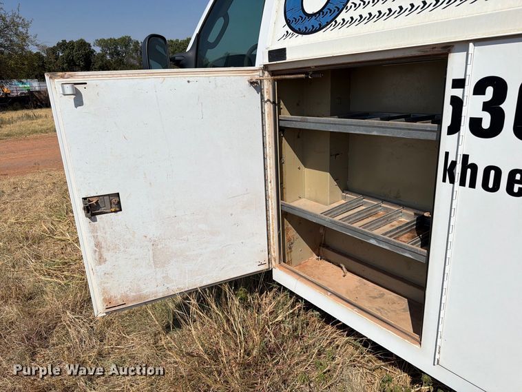 image for item EW8926 2006 Ford Econoline E350 utility van