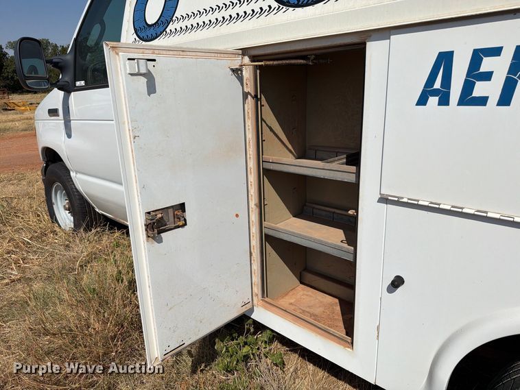 image for item EW8926 2006 Ford Econoline E350 utility van