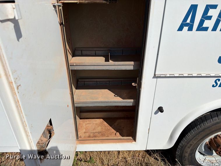image for item EW8926 2006 Ford Econoline E350 utility van