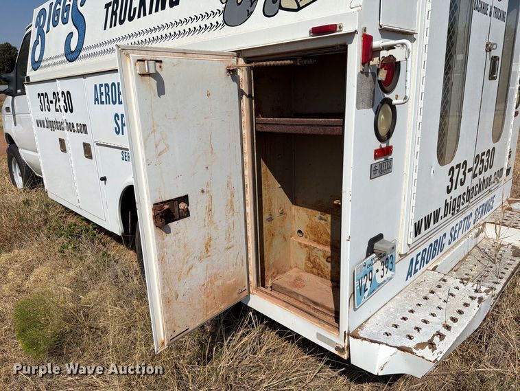 image for item EW8926 2006 Ford Econoline E350 utility van