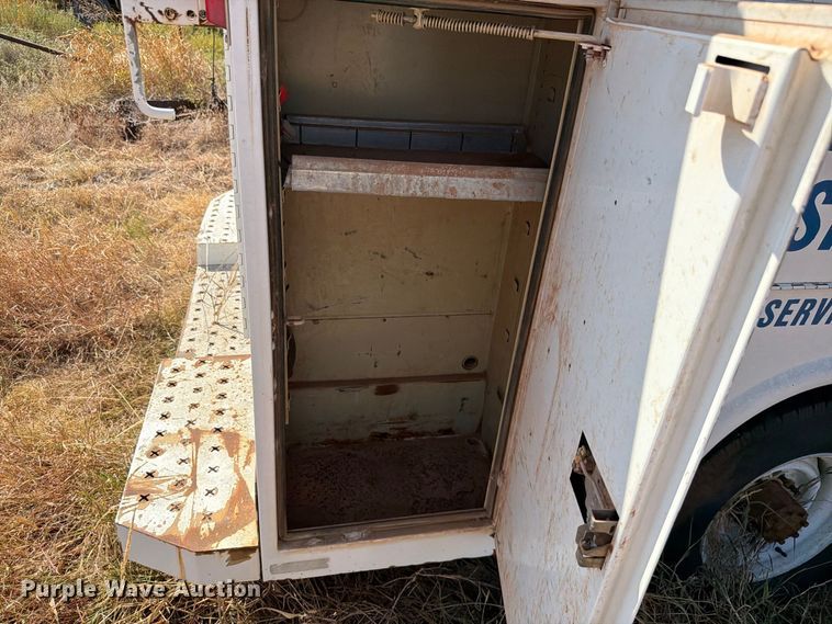 image for item EW8926 2006 Ford Econoline E350 utility van