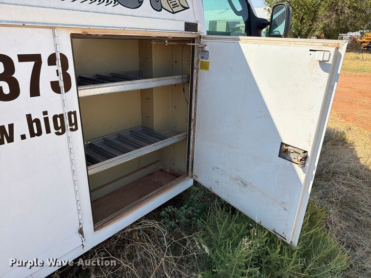 image for item EW8926 2006 Ford Econoline E350 utility van