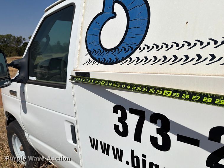 image for item EW8926 2006 Ford Econoline E350 utility van