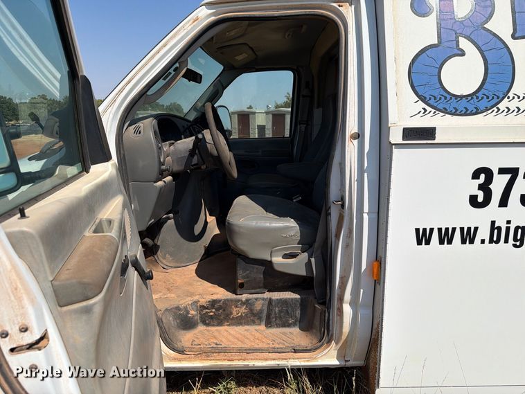 image for item EW8926 2006 Ford Econoline E350 utility van