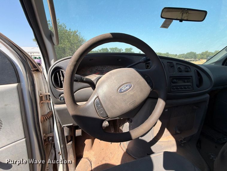 image for item EW8926 2006 Ford Econoline E350 utility van