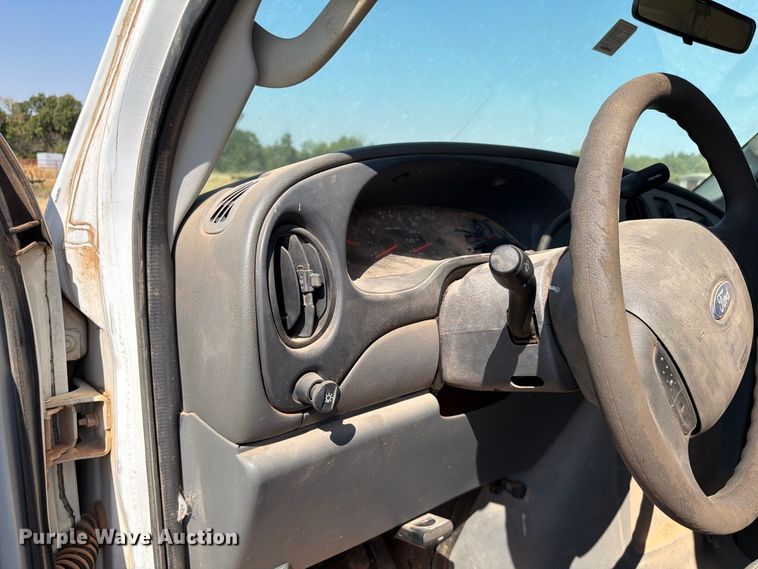 image for item EW8926 2006 Ford Econoline E350 utility van