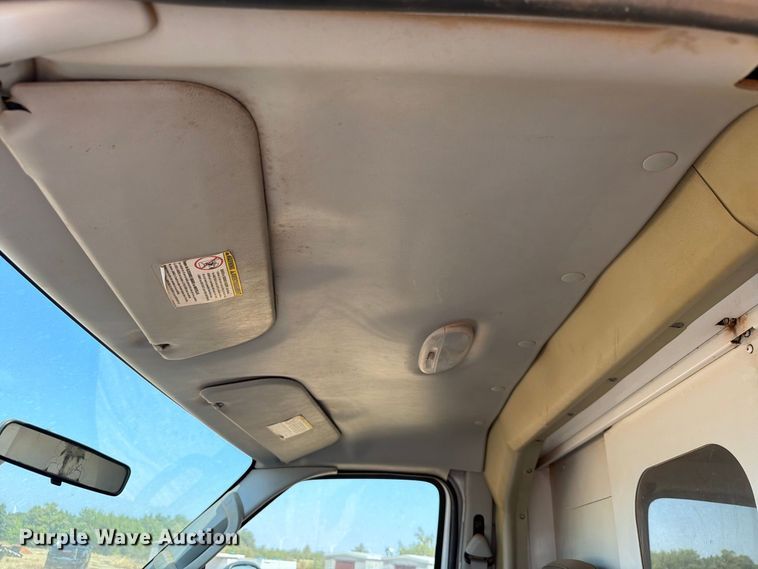 image for item EW8926 2006 Ford Econoline E350 utility van
