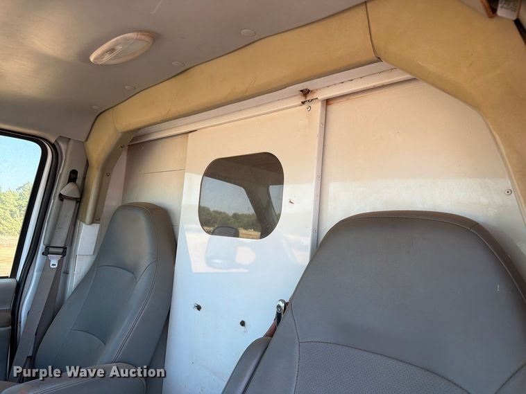 image for item EW8926 2006 Ford Econoline E350 utility van