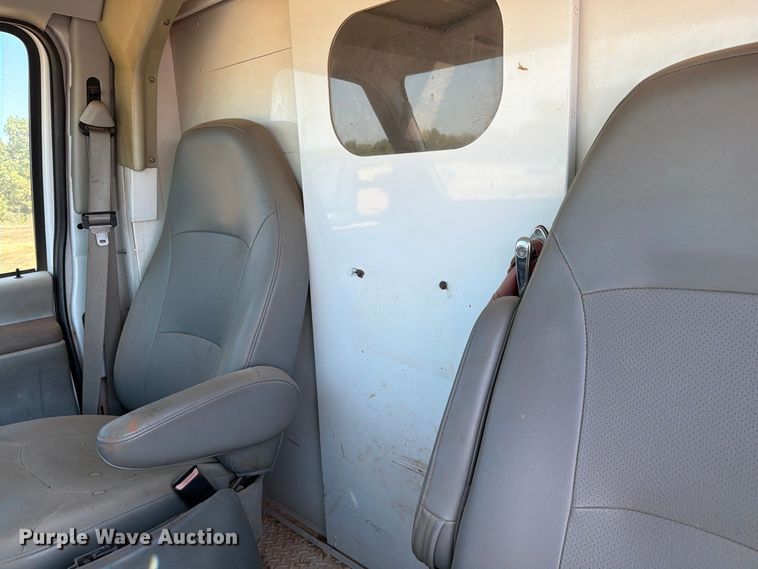 image for item EW8926 2006 Ford Econoline E350 utility van