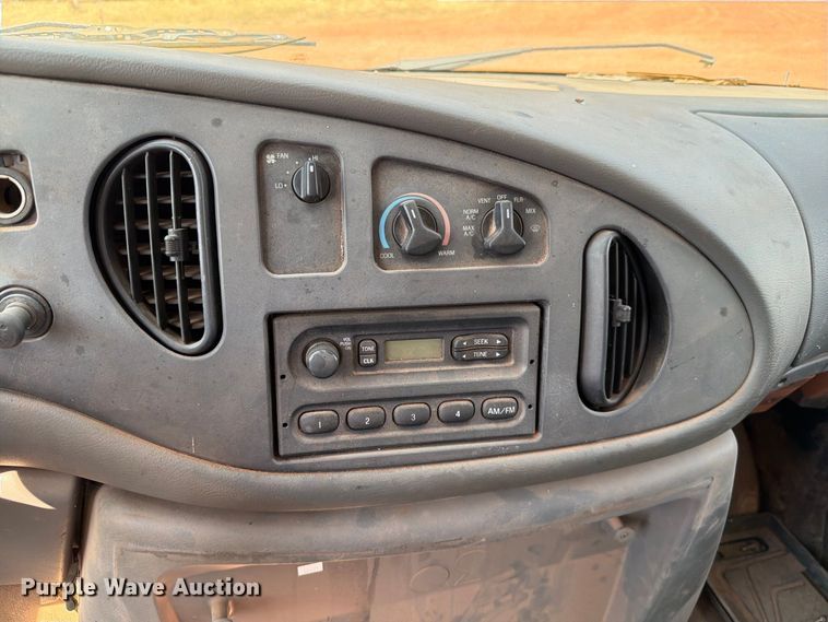 image for item EW8926 2006 Ford Econoline E350 utility van