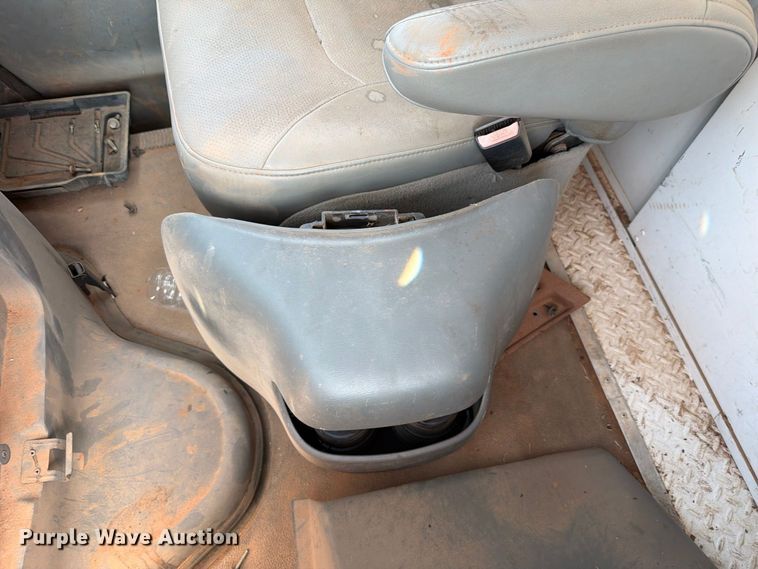 image for item EW8926 2006 Ford Econoline E350 utility van