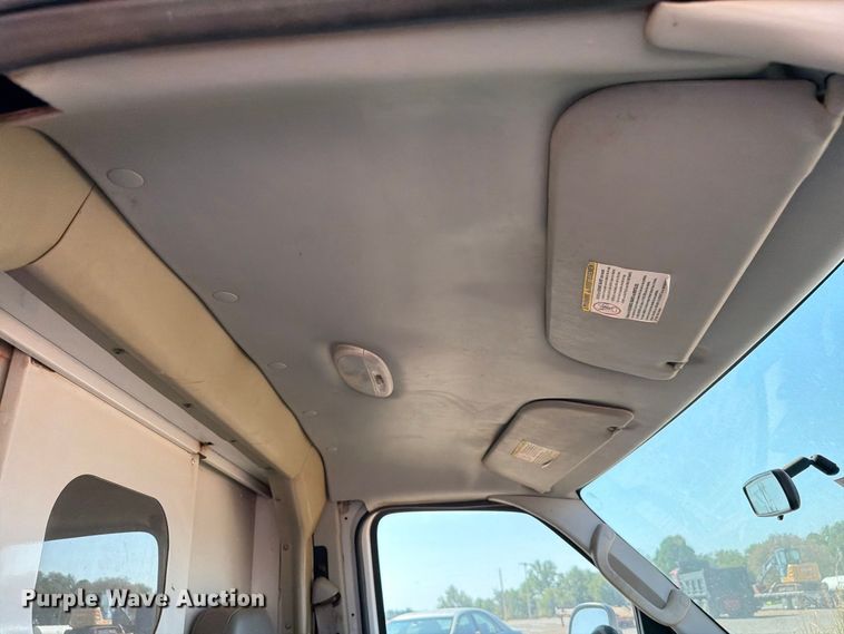 image for item EW8926 2006 Ford Econoline E350 utility van