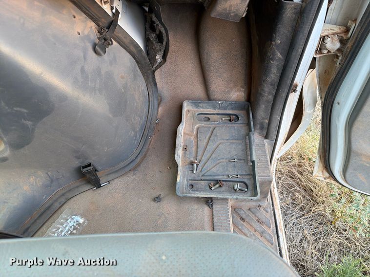 image for item EW8926 2006 Ford Econoline E350 utility van