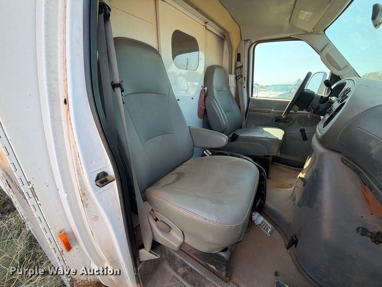 image for item EW8926 2006 Ford Econoline E350 utility van