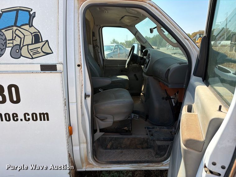 image for item EW8926 2006 Ford Econoline E350 utility van