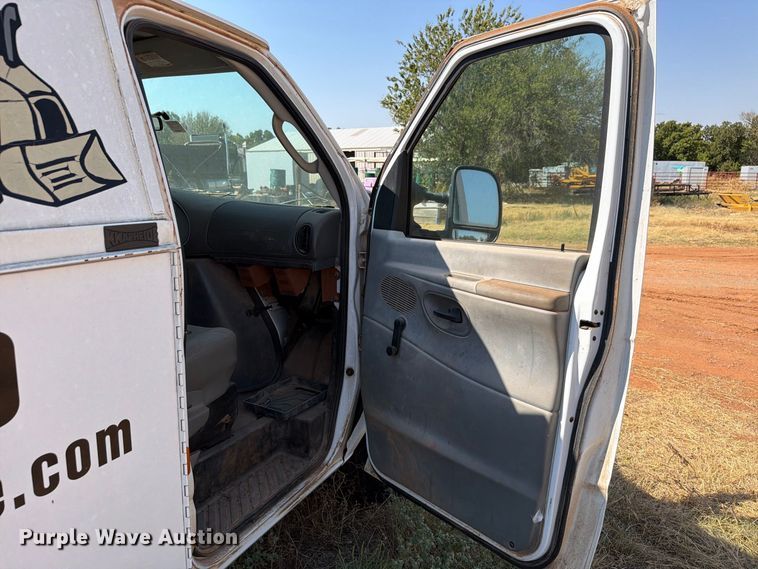 image for item EW8926 2006 Ford Econoline E350 utility van