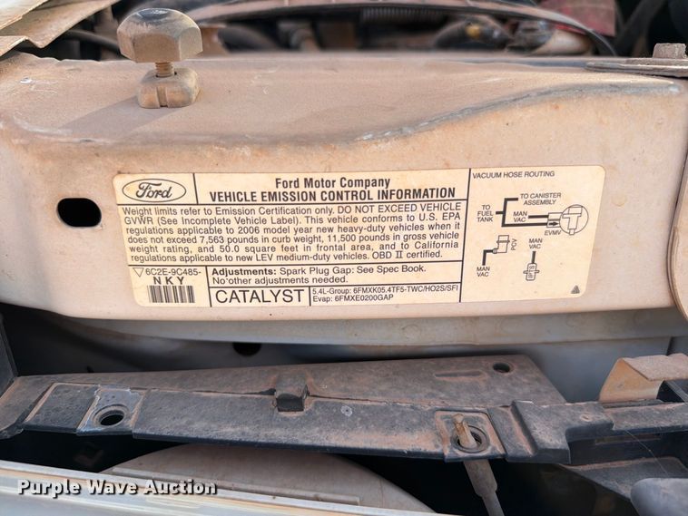 image for item EW8926 2006 Ford Econoline E350 utility van