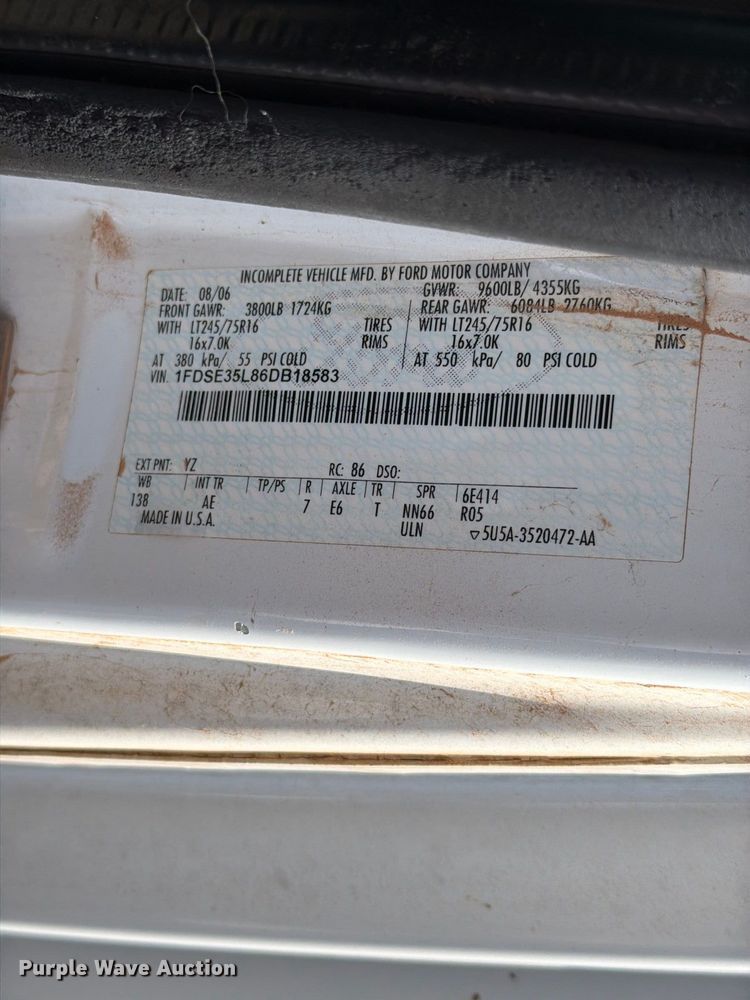 image for item EW8926 2006 Ford Econoline E350 utility van