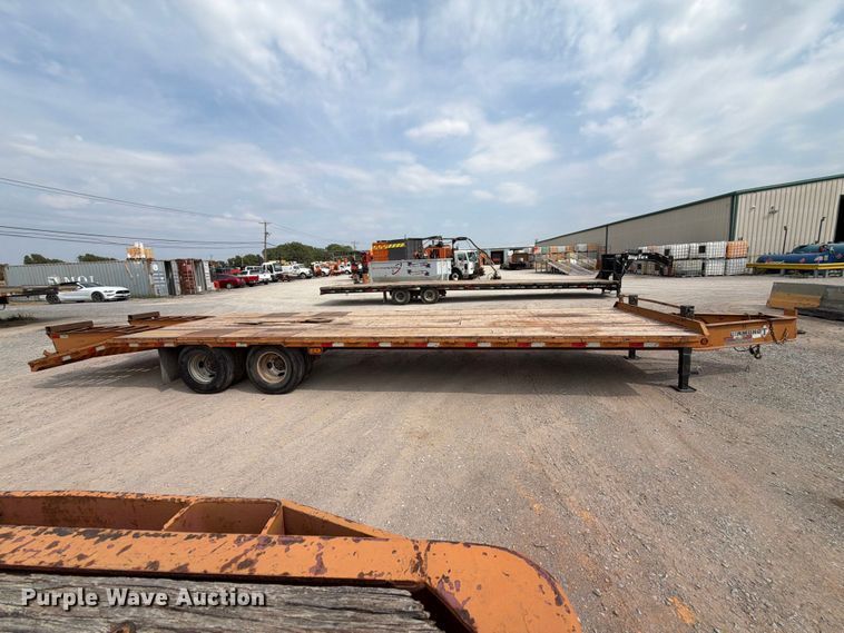 image for item EW8932 2017 Diamond T 10230DTF equipment trailer