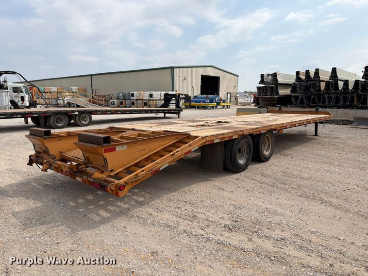 image for item EW8932 2017 Diamond T 10230DTF equipment trailer
