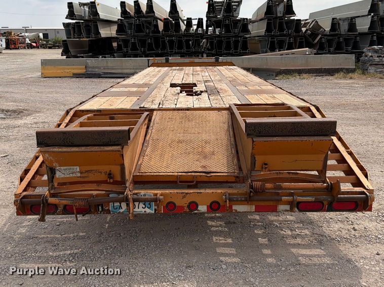 image for item EW8932 2017 Diamond T 10230DTF equipment trailer