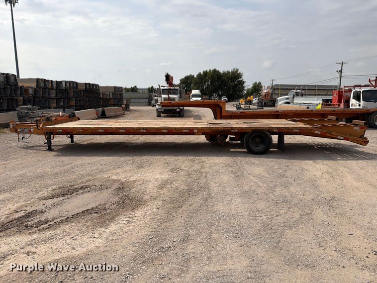 image for item EW8932 2017 Diamond T 10230DTF equipment trailer