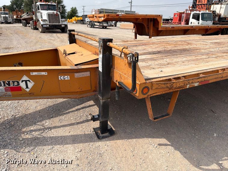image for item EW8932 2017 Diamond T 10230DTF equipment trailer