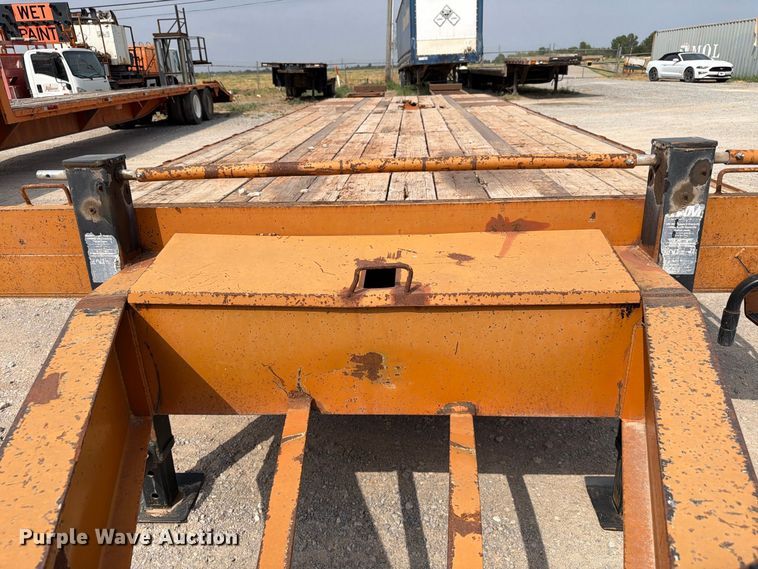 image for item EW8932 2017 Diamond T 10230DTF equipment trailer