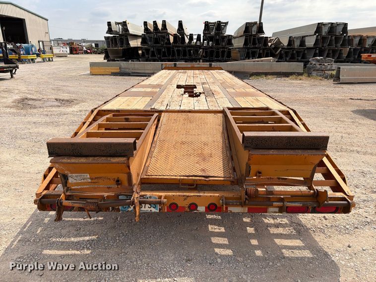 image for item EW8932 2017 Diamond T 10230DTF equipment trailer