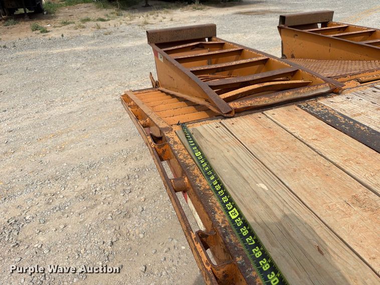 image for item EW8932 2017 Diamond T 10230DTF equipment trailer