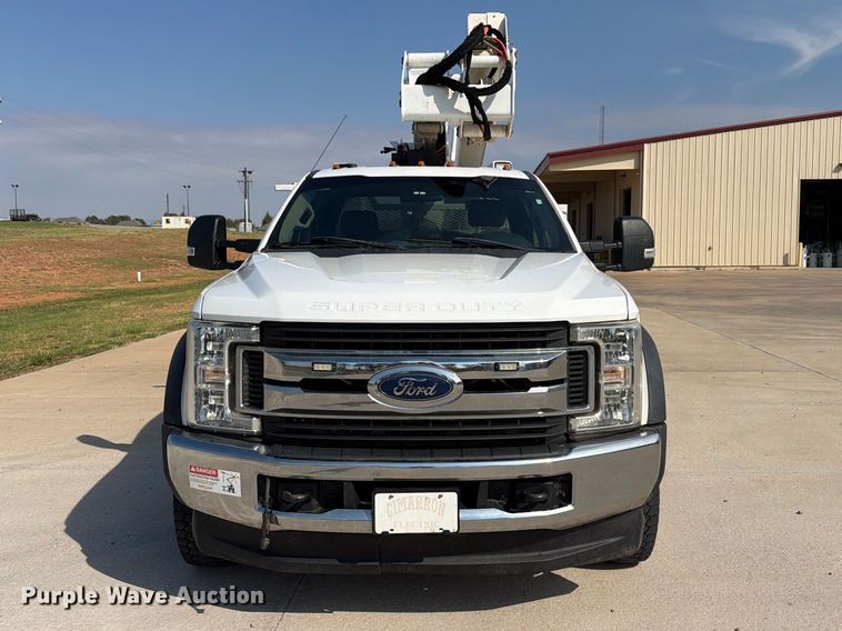 image for item EW8959 2019 Ford F550 Super Duty bucket truck