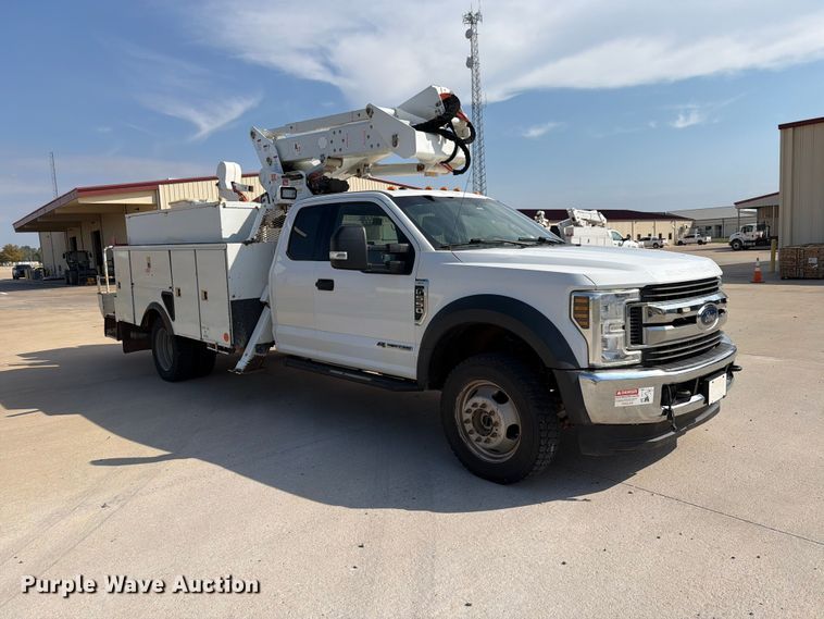 image for item EW8959 2019 Ford F550 Super Duty bucket truck